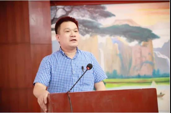 ����ʡ��е����ѧ���е��ҵ�Զ���רҵίԱ���17��ѧ������������ٿ�